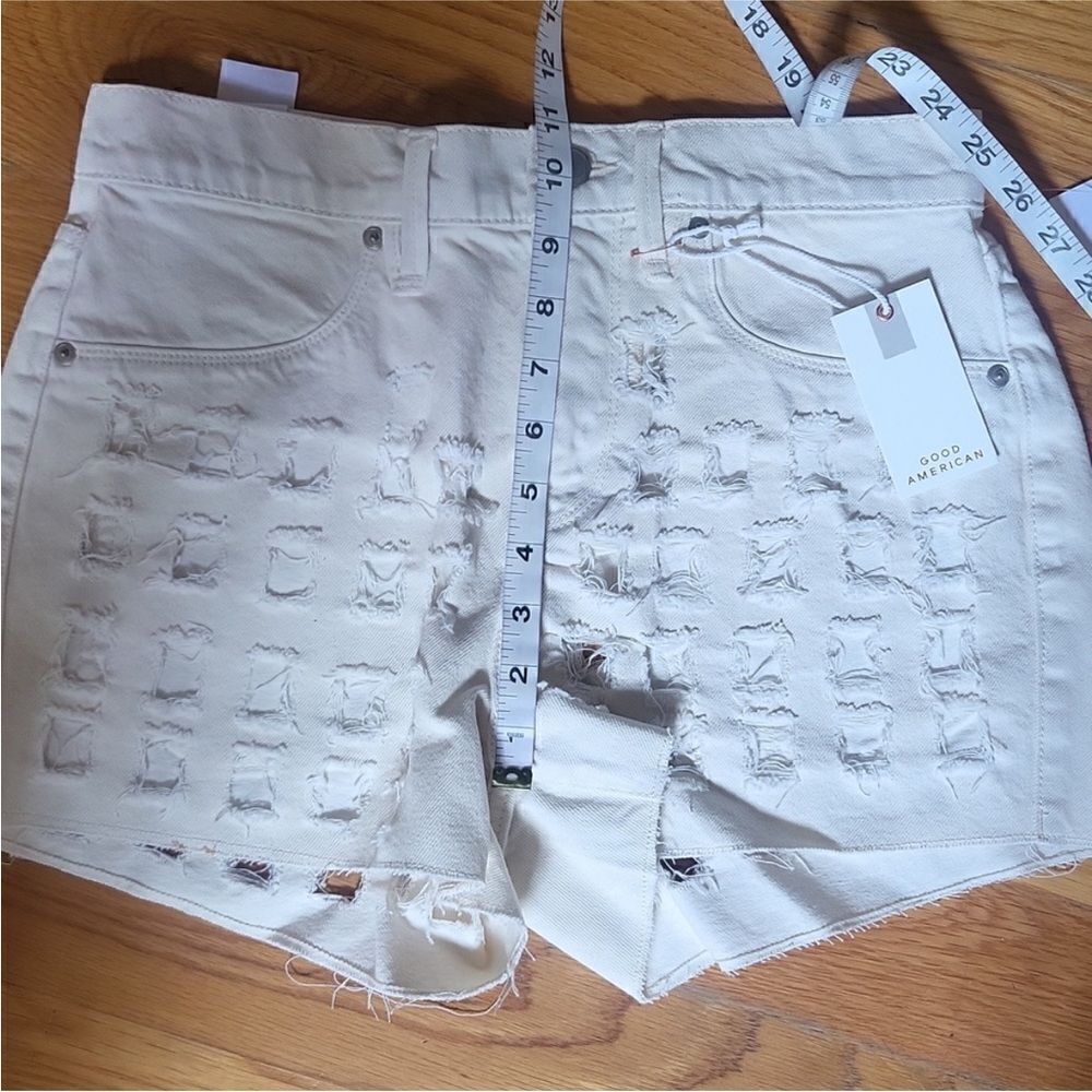 Good American NWT 90s Laser Cutout Short in Bone Size 26 - Picture 10 of 16